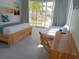 Escritorio y espacio para trabajar con laptop 