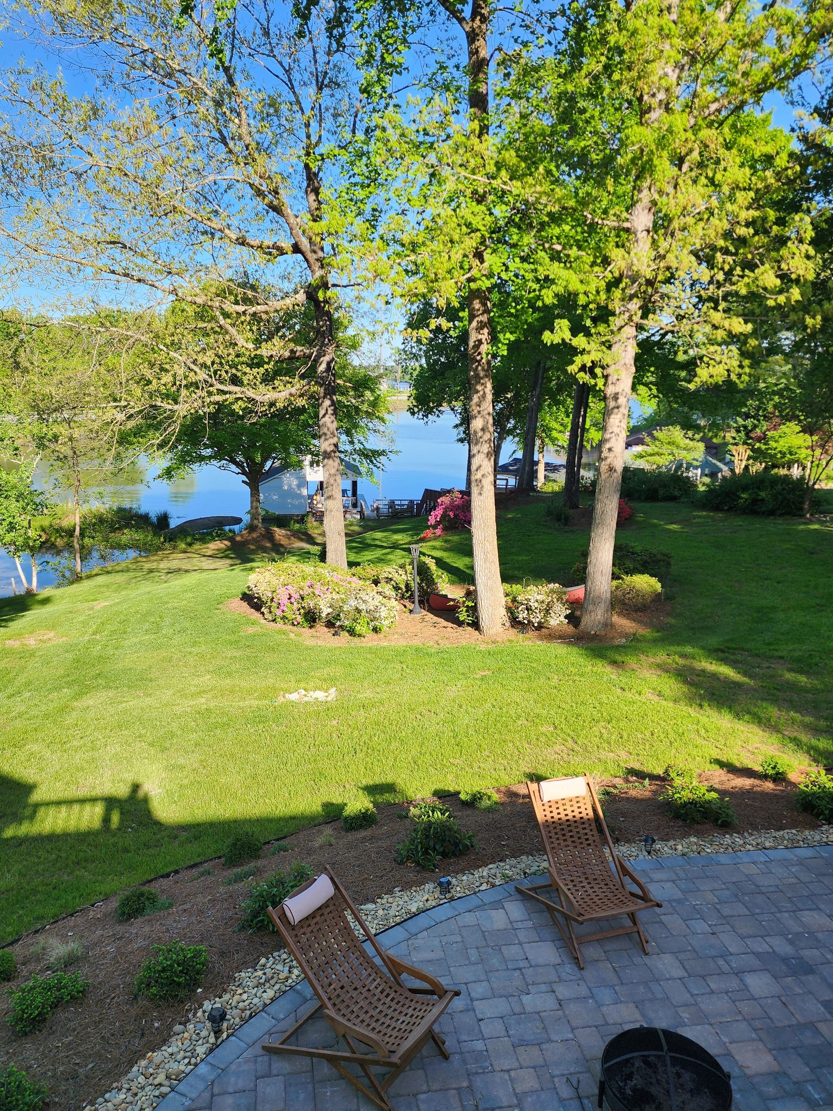 Hyco Lake, family friendly, dock, fire pit, 1 level, close to VIR and Casino.