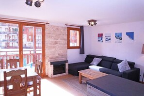 Living area - 2nd floor, swimming pool, sauna, balcony, tv, ski locker, 62m², Les Orres (Les Orres)