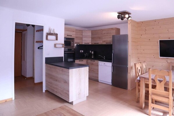 Fridge, microwave, oven, dishwasher - 2nd floor, swimming pool, sauna, balcony, tv, ski locker, 62m², Les Orres (Les Orres)