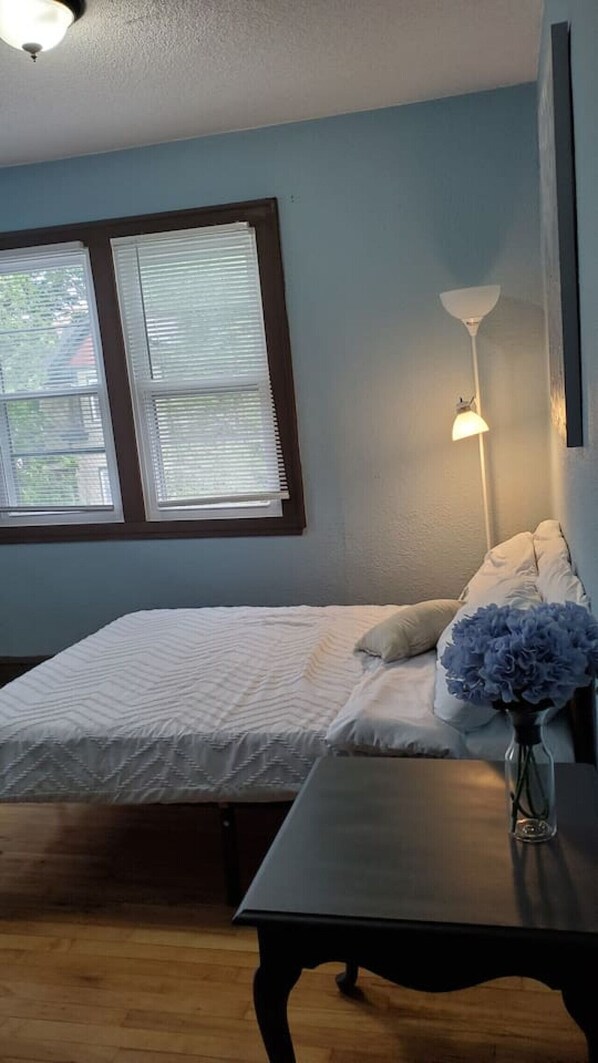 Desk, iron/ironing board, travel cot, WiFi