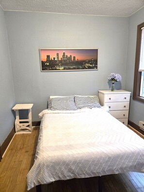 4 soveværelser, skrivebord, strygejern/strygebræt, weekendseng