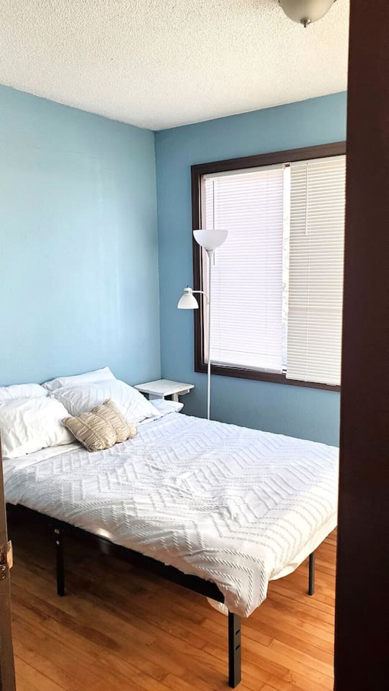 Desk, iron/ironing board, travel crib, WiFi