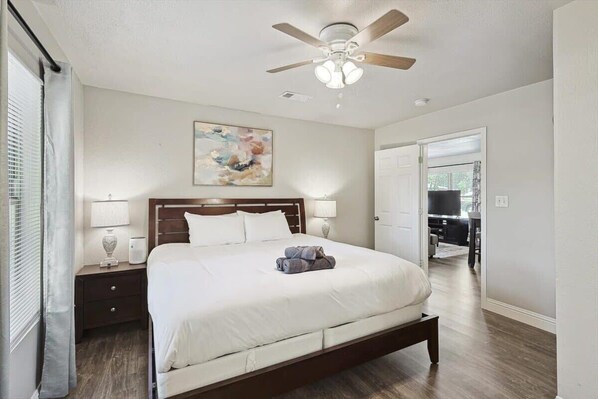 3 bedrooms, iron/ironing board, WiFi, bed sheets