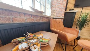 Casa, 2 camas Queen size | Restaurantes
