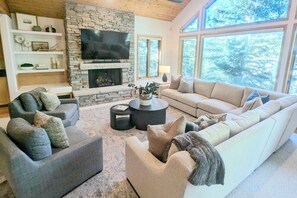 Smart TV, fireplace - Walkable Ski Access at Silver Lake Lodge (Park City)