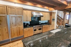 Fridge, microwave, oven, stovetop - Walkable Ski Access at Silver Lake Lodge (Park City)
