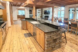 Fridge, microwave, oven, stovetop - Walkable Ski Access at Silver Lake Lodge (Park City)