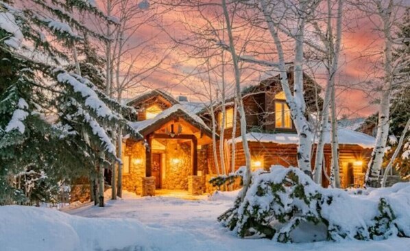 Exterior - Walkable Ski Access at Silver Lake Lodge (Park City)