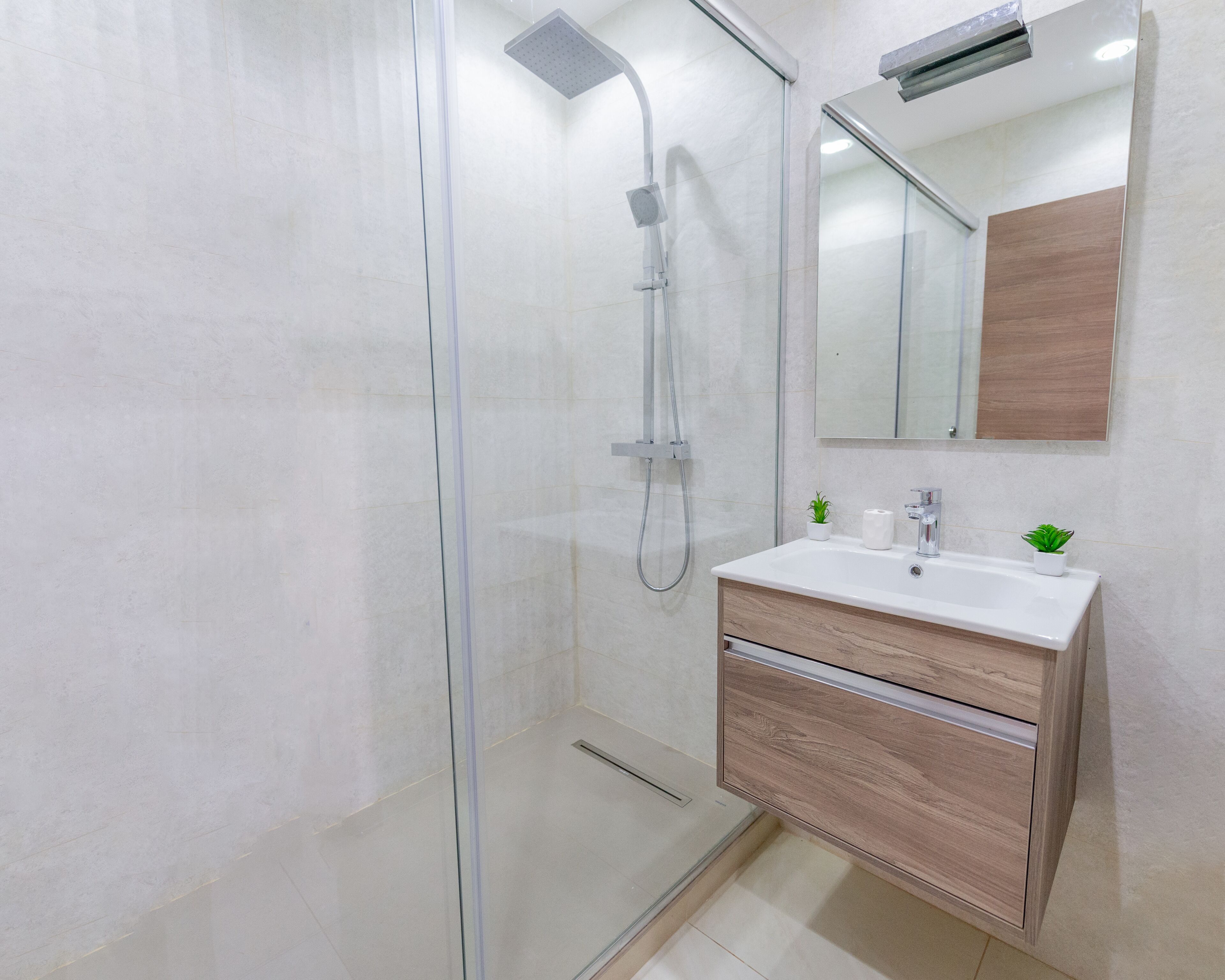 Apartment | Badezimmer | Kostenlose Toilettenartikel, Haartrockner, Handtücher, Seife