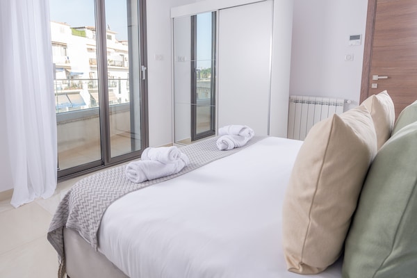 Apartment | 2 bedrooms, hypo-allergenic bedding, individually furnished