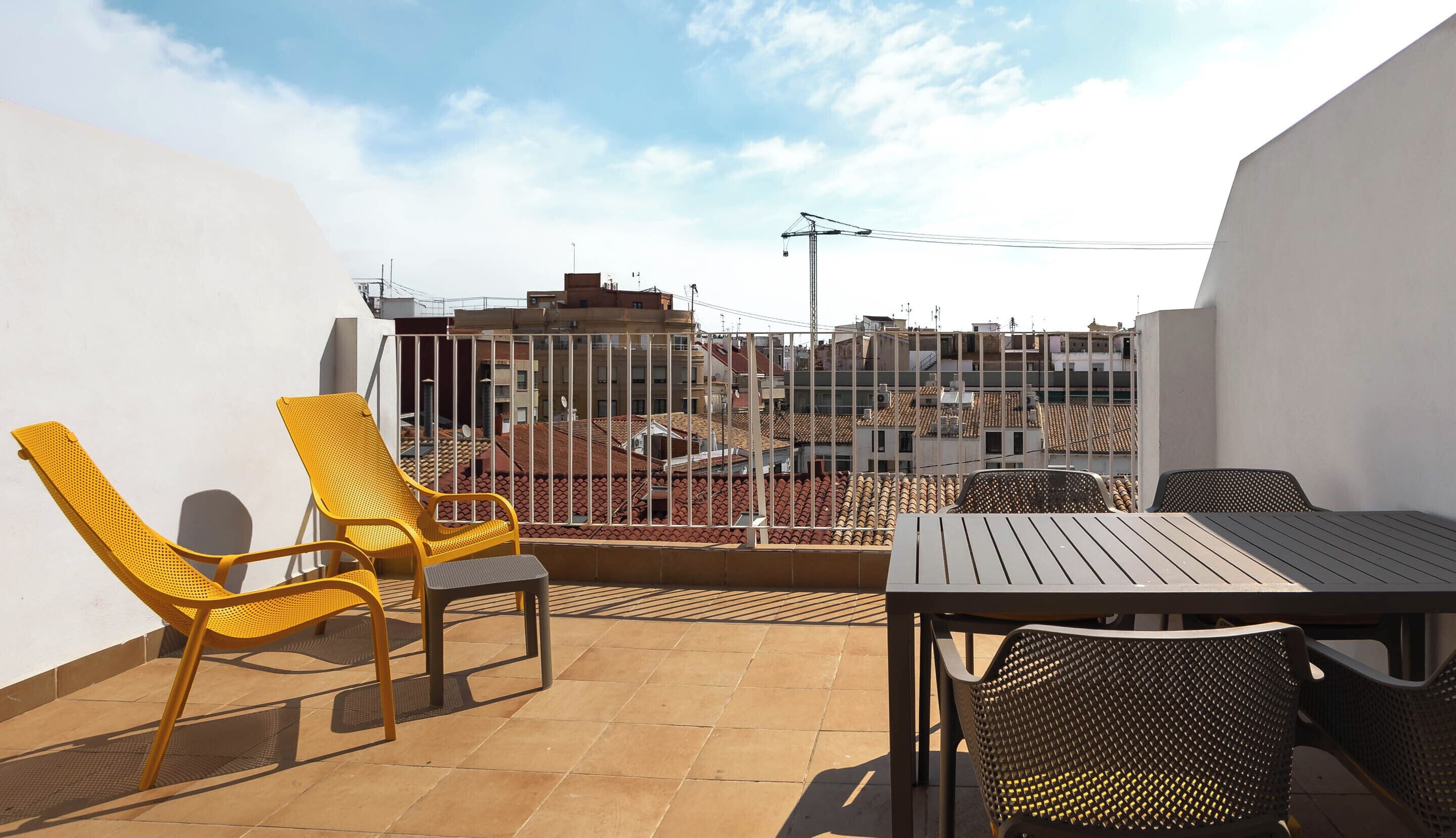 One-Bedroom Apartment with rooftop terrace | ลานระเบียง/นอกชาน