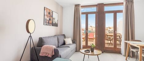 One-Bedroom Apartment with rooftop terrace | Coin séjour