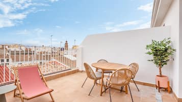 One-Bedroom Apartment with rooftop terrace | Terrass/Patio