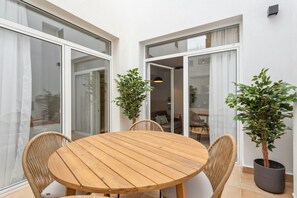 One-Bedroom Apartment with terrace | Terrace/patio