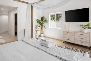 4 habitaciones, tabla de planchar con plancha y cuna de viaje 
