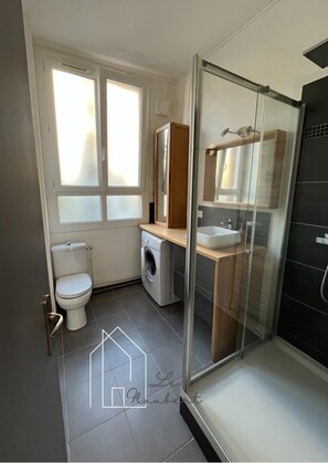 Dusche, Seife, Toilettenpapier