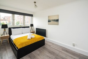 4 bedrooms, iron/ironing board, WiFi, bed sheets