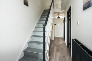 Interior - 4 Bed Maisonette Contractors Lewisham Greenwich Zone 2 Parking (London)