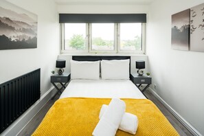 4 bedrooms, iron/ironing board, WiFi, bed sheets - 4 Bed Maisonette Contractors Lewisham Greenwich Zone 2 Parking (London)