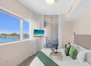 2 bedrooms, desk, iron/ironing board, travel crib - Bay View + Rooftop Pool|Hollywood Beach Broad–walk (Hollywood)