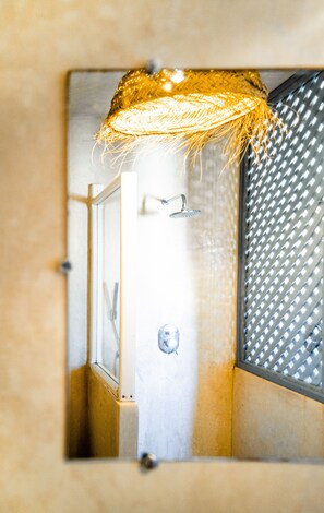 Serviettes fournies, savon, papier toilette