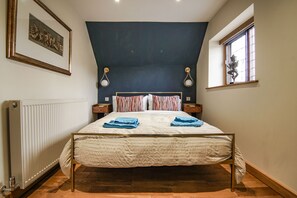 5 bedrooms, desk, iron/ironing board, free WiFi