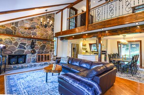 Smart TV, fireplace, stereo