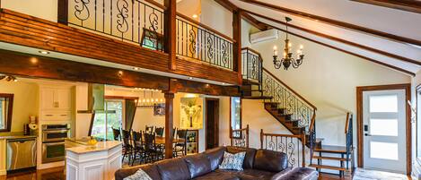 TV connectée, cheminée, chaîne hi-fi