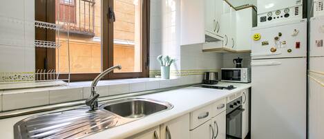 Cookware/dishes/utensils