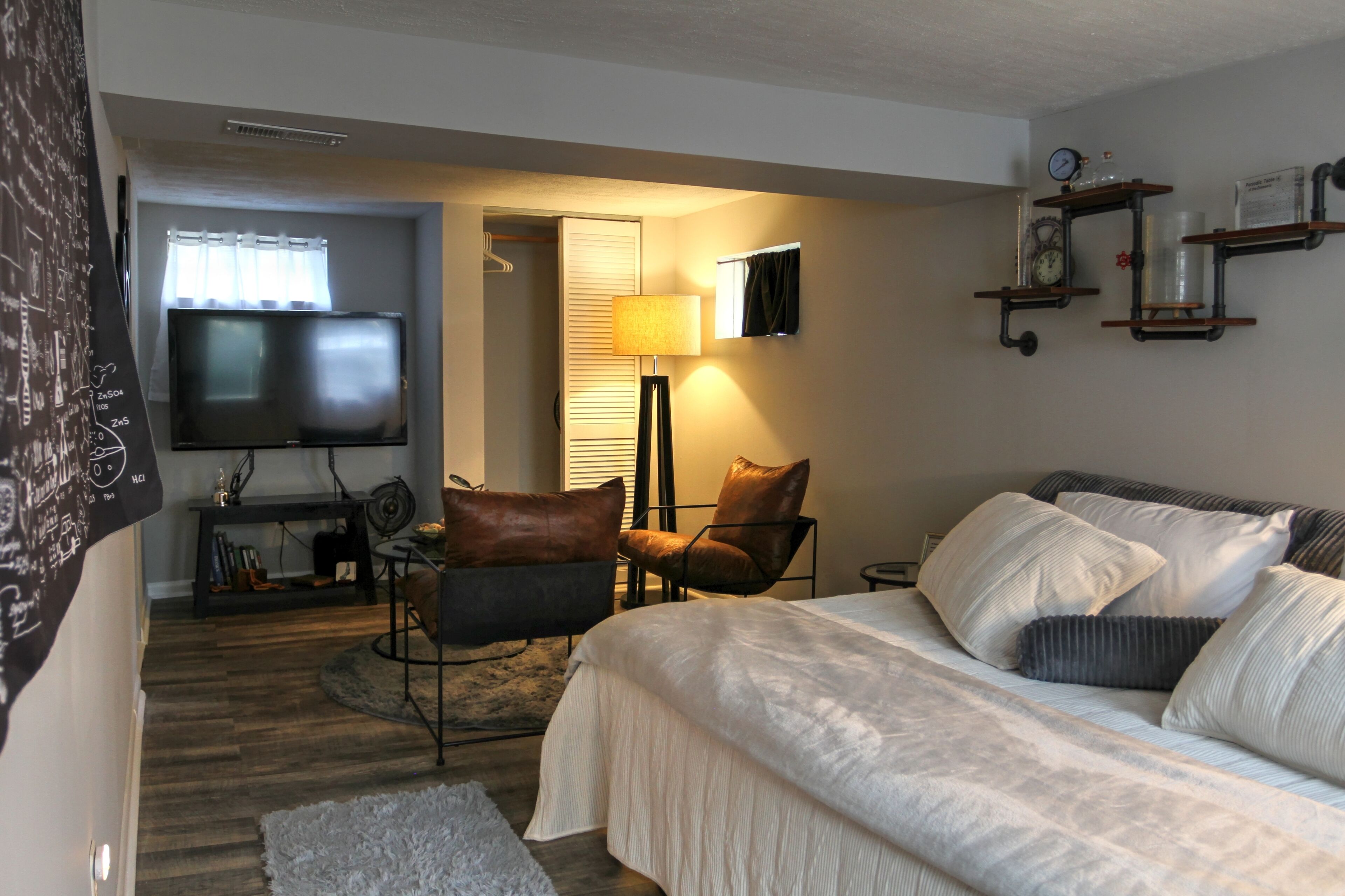 4 makuuhuonetta, silitysrauta/-lauta, vauvan matkasänky, ilmainen Wi-Fi