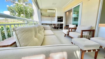 Design Apartment | Living area | Flat-screen TV