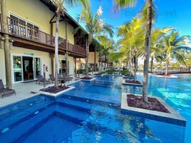 2 piscinas al aire libre