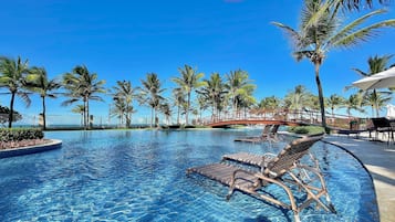 2 piscinas externas