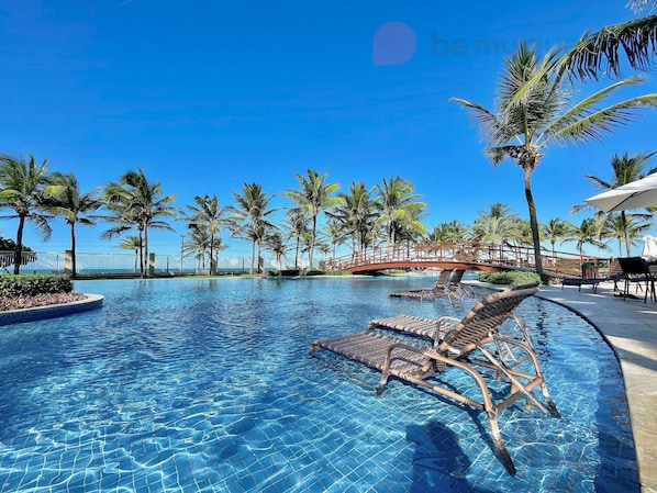 2 piscines extérieures