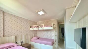 Apartment | Desk, soundproofing, WiFi (free)