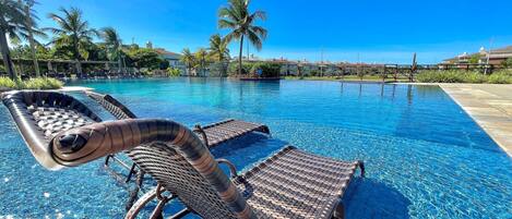 2 outdoor pools