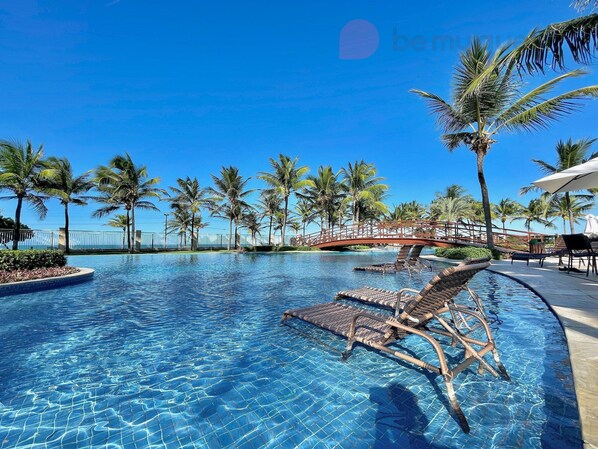 2 outdoor pools