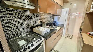 Apartemen Mewah | Dapur pribadi | Lemari es, microwave, oven, dan blender