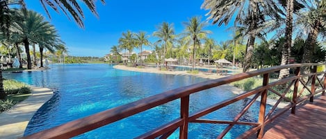 2 outdoor pools