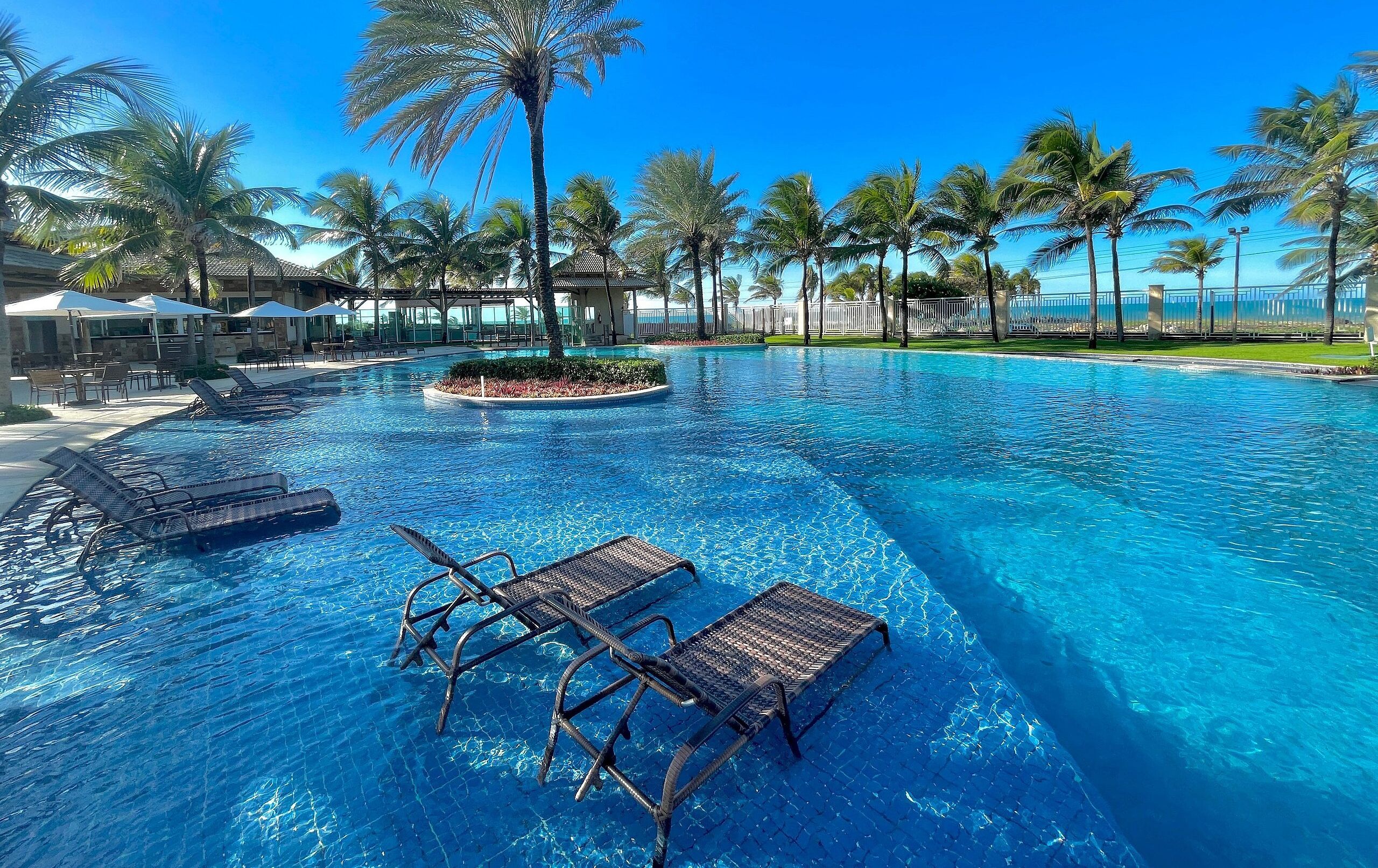 2 outdoor pools