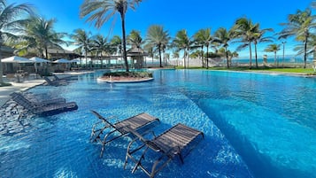 2 outdoor pools