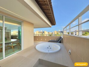 Apartment | Outdoor spa tub - Golf Ville Resort (Aquiraz)