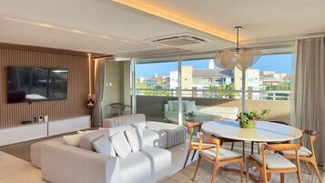 Departamento de lujo | Área de sala de estar | Televisión de pantalla plana