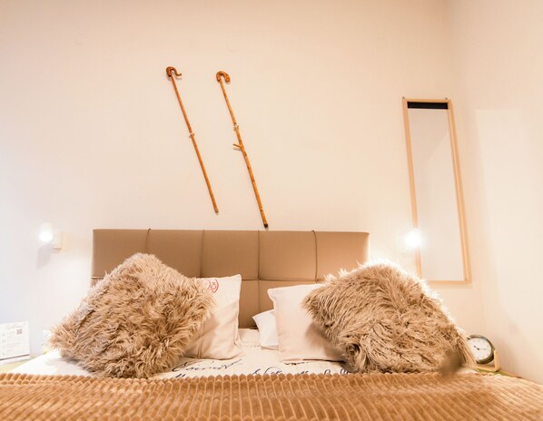 1 habitación, caja de seguridad en la habitación y escritorio 