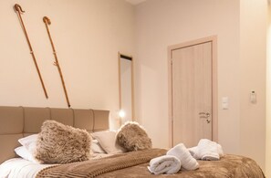1 habitación, caja de seguridad en la habitación y escritorio