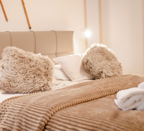 Chic SKG Seaside Studio walk to Metro by Laonikos / Pet friendly!