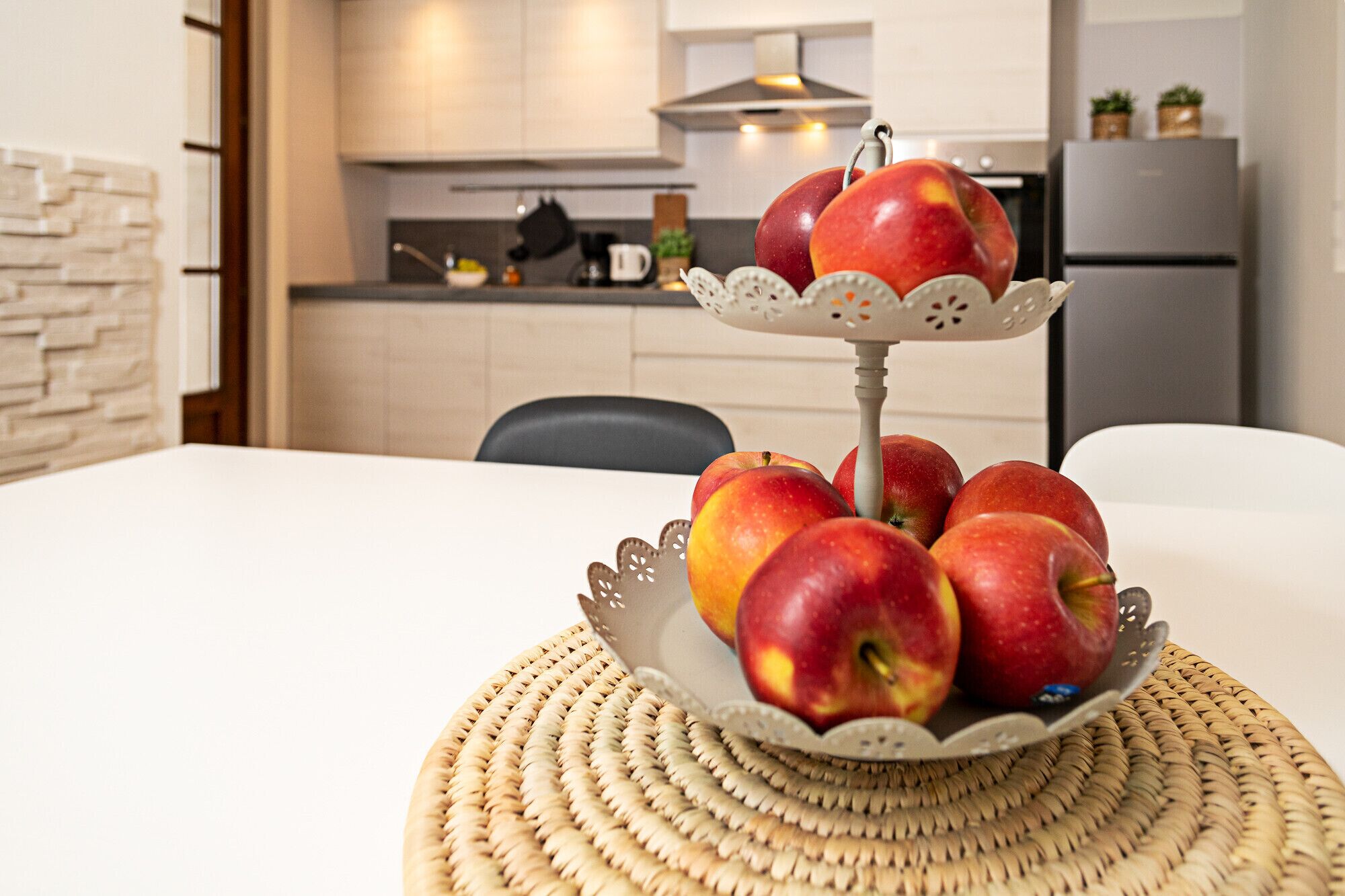 Réfrigérateur, four, lave-vaisselle, cafetière/bouilloire