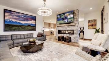 Smart TV, fireplace, stereo
