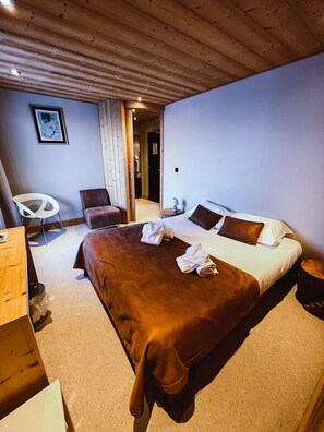 22 Schlafzimmer, Schreibtisch, kostenloses WLAN, Bettwäsche